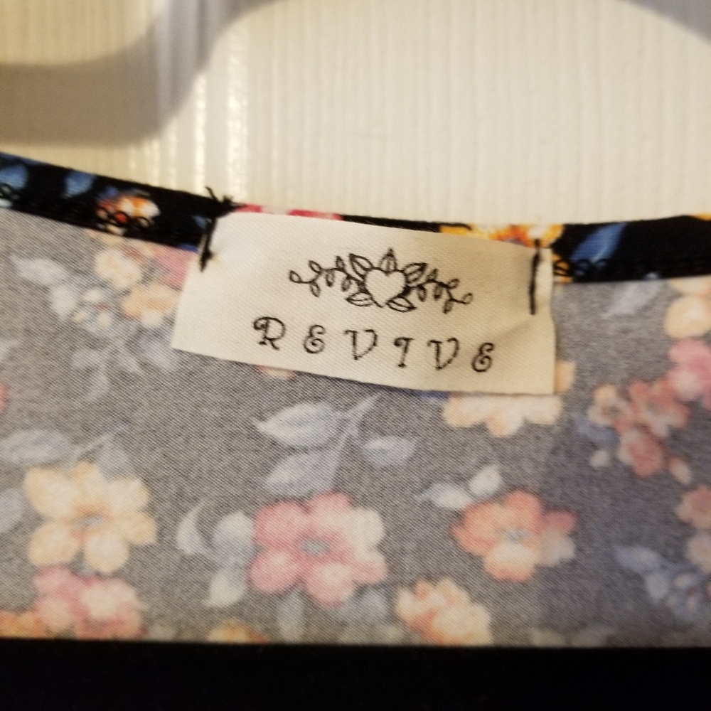 Cute Floral Top - Picture 5 of 5
